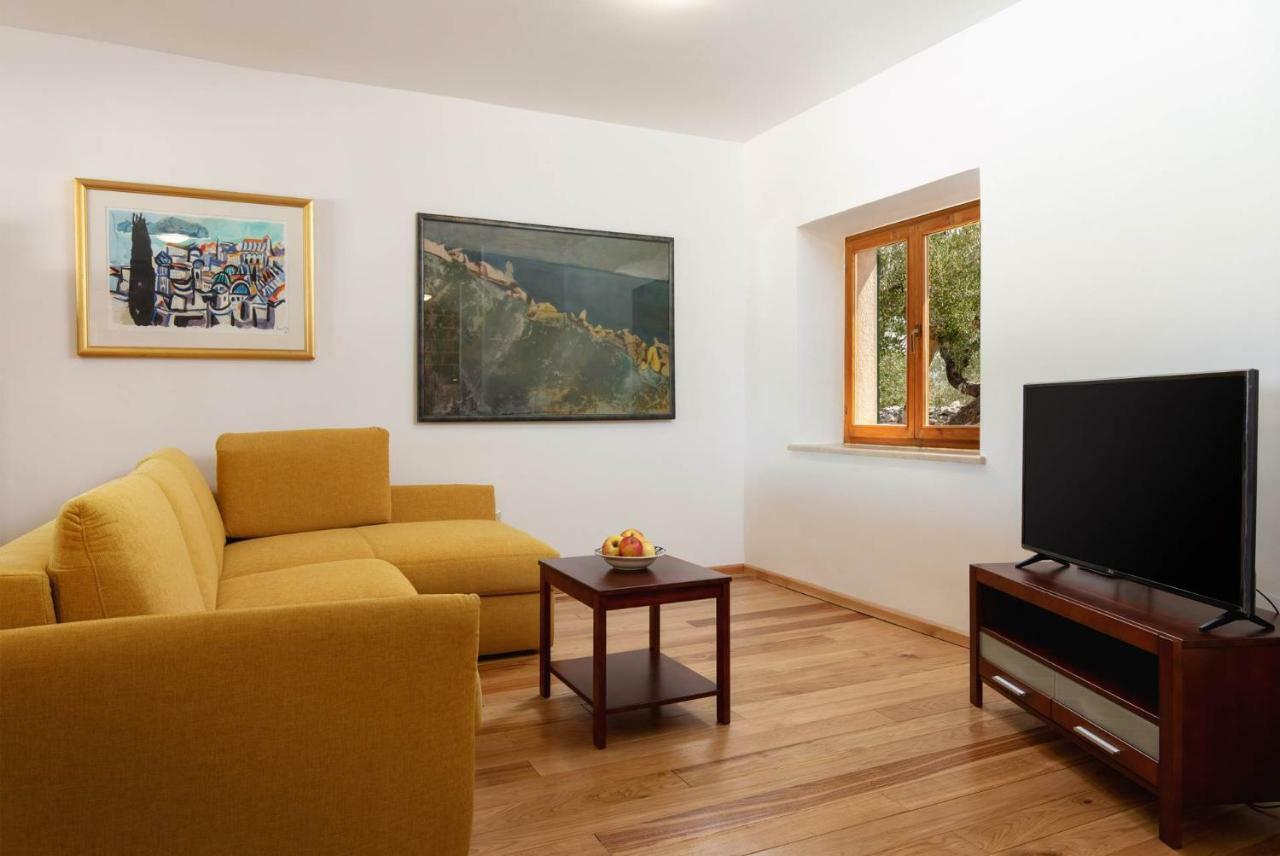 Villa Dubrava Tranquil Retreat Nestled In An Olive Grove For Serene Escapes ปูชิสชา ภายนอก รูปภาพ