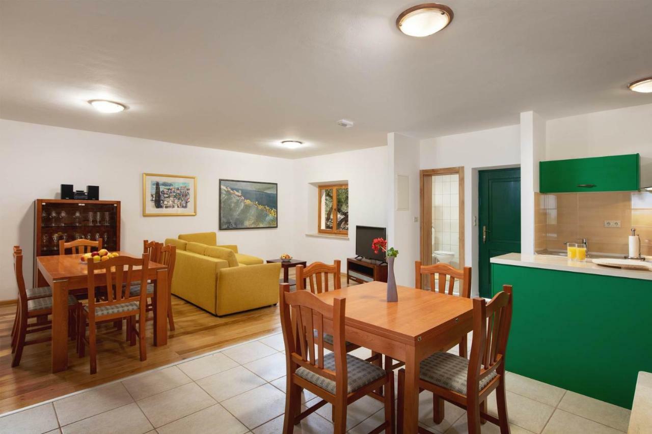 Villa Dubrava Tranquil Retreat Nestled In An Olive Grove For Serene Escapes ปูชิสชา ภายนอก รูปภาพ